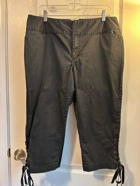 Lane Bryant Capri Pants Size 16 Black Lace Up Hem Stretch Crop Pants
